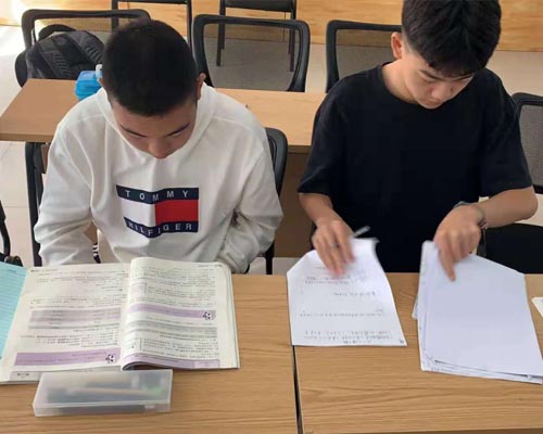 學員自習.jpg 學員自習.jpg