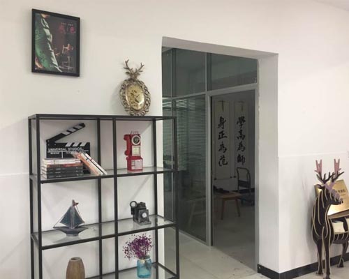 環(huán)境一角.jpg 環(huán)境一角.jpg