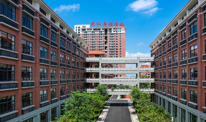 校園環(huán)境.jpg 校園環(huán)境.jpg