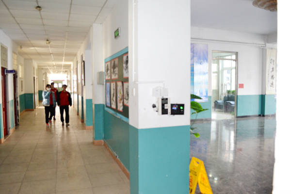 樓道.jpg 樓道.jpg