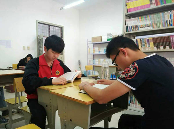 學生自習.jpg 學生自習.jpg