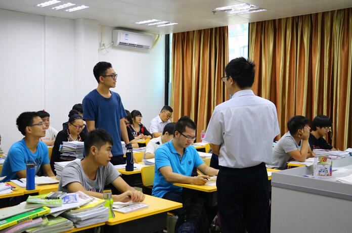 佛山黃岡高復(fù)班小班制授課現(xiàn)場 佛山黃岡高復(fù)班小班制授課現(xiàn)場