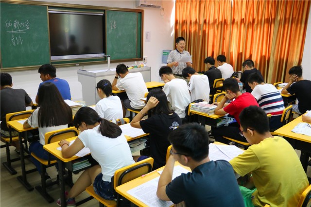 黃岡教育培訓(xùn)中心師資風(fēng)采 黃岡教育培訓(xùn)中心師資風(fēng)采