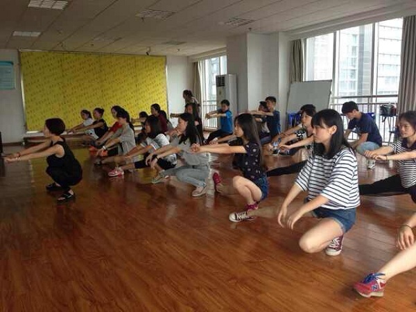 新藝考舞蹈課堂.jpg 新藝考舞蹈課堂.jpg