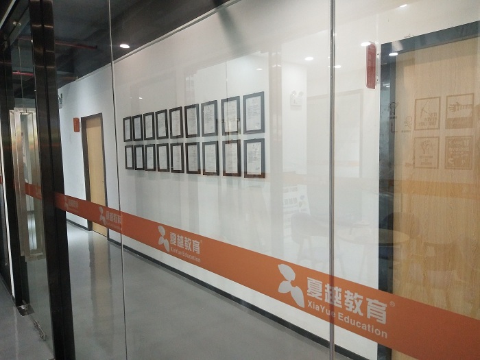 校區走廊.jpg 校區走廊.jpg