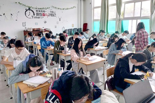 教學(xué)現(xiàn)場(chǎng) (1).jpg 教學(xué)現(xiàn)場(chǎng) (1).jpg