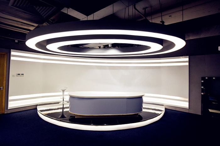 06 高端的演播廳.jpg 06 高端的演播廳.jpg