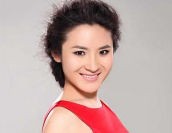 周雯.jpg 周雯.jpg