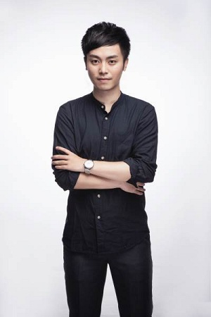 何志�?(2).jpg 何志�?(2).jpg