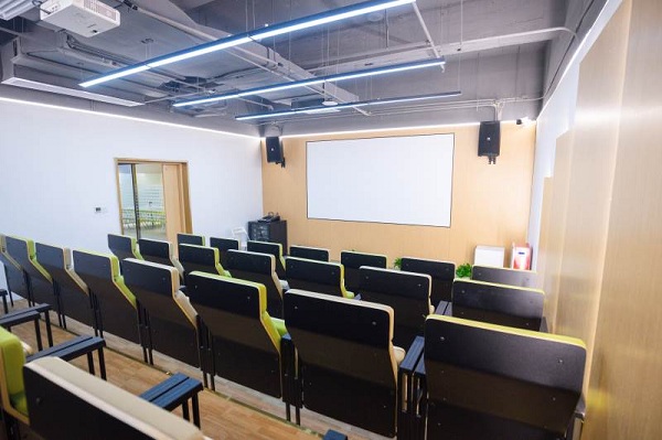 教室.jpg 教室.jpg