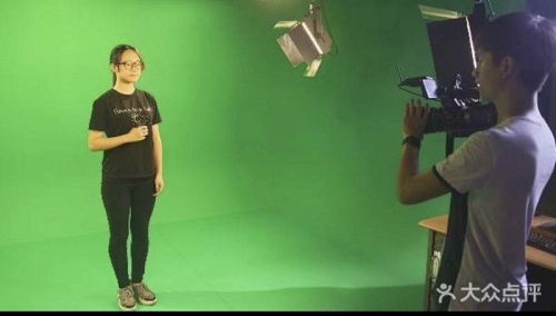 播音�?.jpg 播音�?.jpg