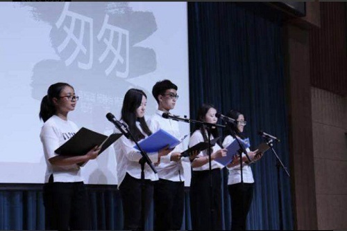 學(xué)生活動1.jpg 學(xué)生活動1.jpg