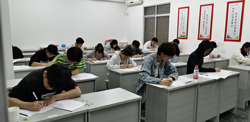 學(xué)生自習(xí) 學(xué)生自習(xí)