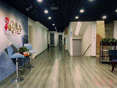 二樓教學(xué)區(qū)環(huán)境 二樓教學(xué)區(qū)環(huán)境