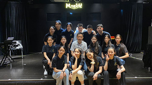 老師與學生合影風采 老師與學生合影風采