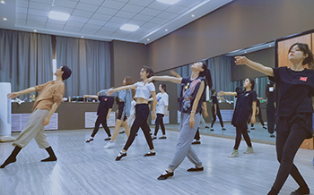 舞蹈訓練.jpg 舞蹈訓練.jpg