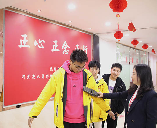 嚴(yán)管手機(jī).jpg 嚴(yán)管手機(jī).jpg