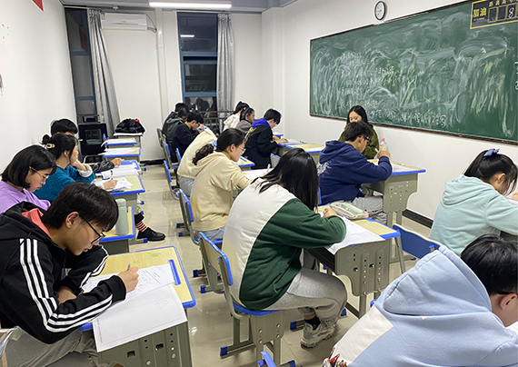 成都慧通培訓學校的學習氛圍好不好?