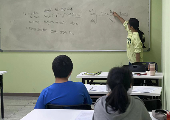 成都優倍分高考復讀學校的教學現場介紹來了。