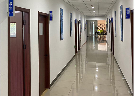 教室.jpg 教室.jpg