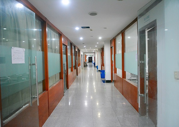 教室走廊.jpg 教室走廊.jpg