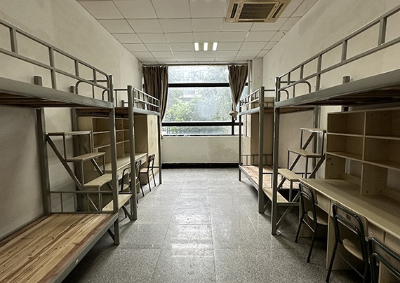 宿舍2.jpg 宿舍2.jpg