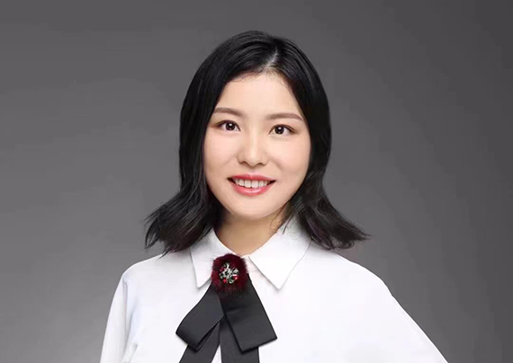 何霞照片.jpg 何霞照片.jpg