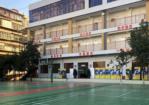 校園.jpg 校園.jpg