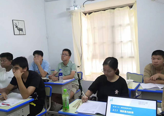 南寧青青復讀學校的教學現場怎么樣?好不好?