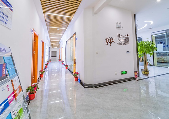 虎泉校區(qū)大廳.jpg 虎泉校區(qū)大廳.jpg