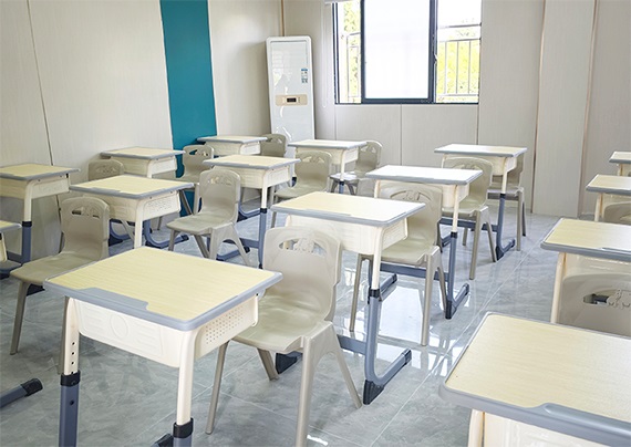 光谷校區教室.jpg 光谷校區教室.jpg