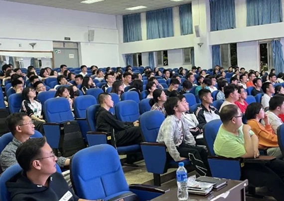 652981285.jpg 652981285.jpg