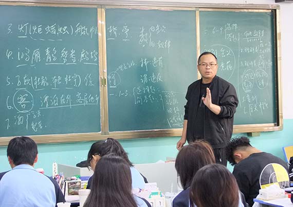 教師-上課4 拷貝.jpg 教師-上課4 拷貝.jpg