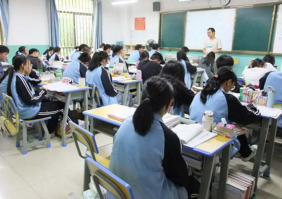 學生-課堂討論2 拷貝.jpg 學生-課堂討論2 拷貝.jpg