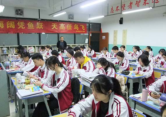 學生-早讀3 拷貝.jpg 學生-早讀3 拷貝.jpg