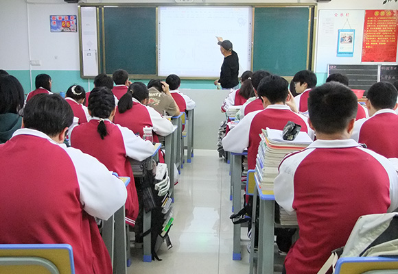 沉浸式直擊!鐘英培訓學校教學現場的高效學習氛圍實錄